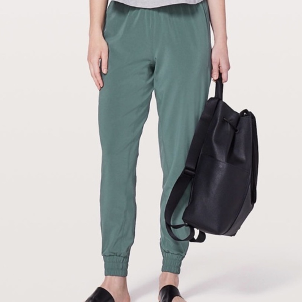 Lululemon Freshly Jogger (never worn)